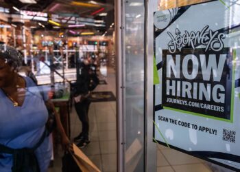 Los datos de apertura de empleo caen a niveles raramente vistos desde la pandemia