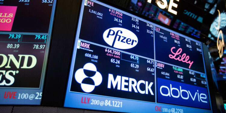 Acciones que realizan los mayores movimientos previos al mercado: MTSR, COMP, KVUE, FOXA