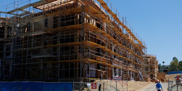 La economía estadounidense es peor que el pensamiento con 1,2 millones menos de empleos, lo que eso significa para la Fed