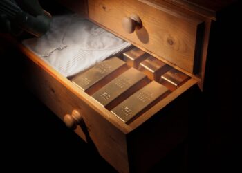 Cómo invertir en oro en medio de la carrera récord del metal precioso