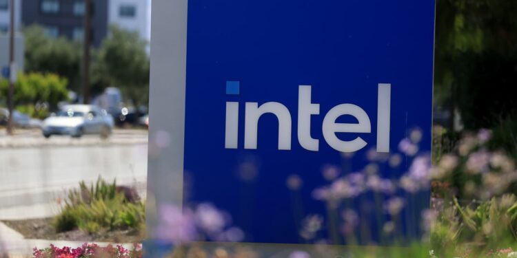Acciones que hacen los mayores movimientos previos al mercado: Intel, Novo Nordisk, Bullish, Cracker Barrel y más