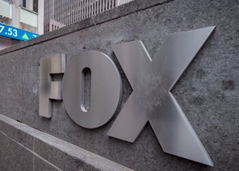 Acciones que realizan los movimientos más grandes Premarket: Fox, AAPL, NBIUS, Dell