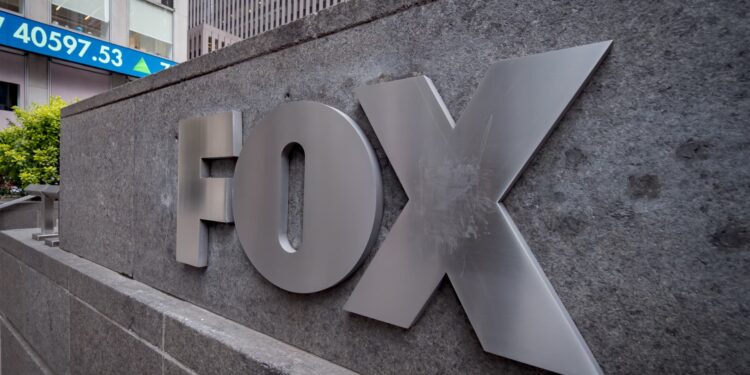 Acciones que realizan los movimientos más grandes Premarket: Fox, AAPL, NBIUS, Dell