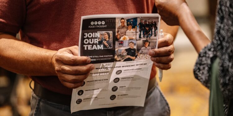 Las nóminas aumentaron 22,000 en agosto en una señal de desaceleración de contratación