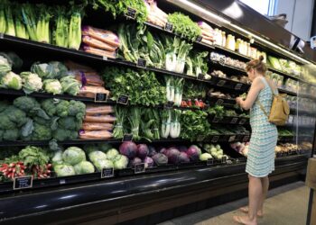 Los precios del consumidor aumentaron a una tasa anual del 2.9% en agosto, a medida que saltan los reclamos semanales de desempleo