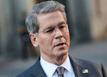 Steve Bannon flota la idea de Bessent dirigiendo el Tesoro y la Fed