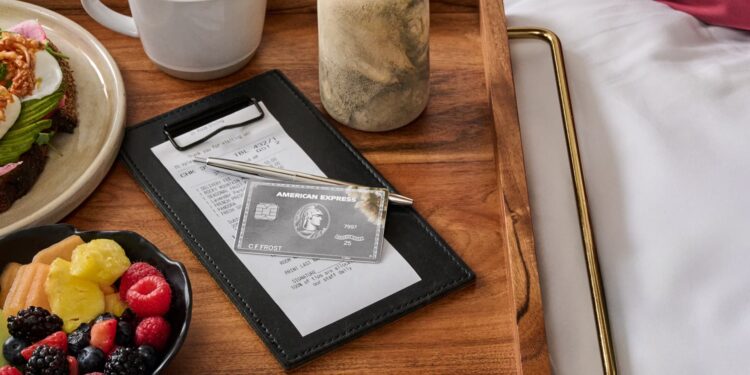 Cómo maximizar los beneficios de la tarjeta de crédito de viaje con altas tarifas anuales