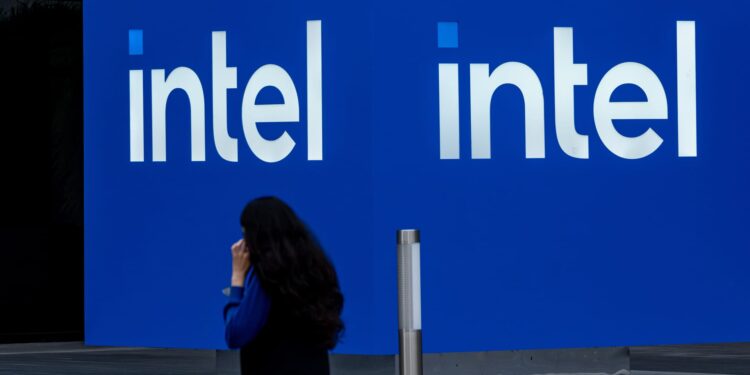 Acciones que realizan los mayores movimientos previos al mercado: Intel, Oracle, Lithium Americas, Opendoor y más