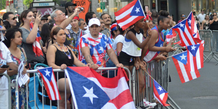 Los inmigrantes latinos estadounidenses generan $ 1.6 billones en el PIB, según el informe