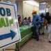 Las reclamaciones de desempleo caen a 218,000, aliviando los miedos laborales