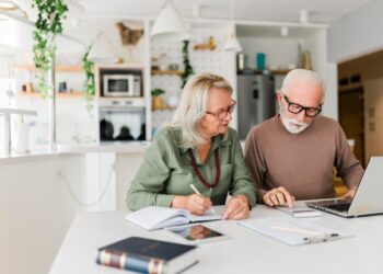 Los nuevos impuestos sigilosos hacen del máximo tramo de impuestos marginales al menos 45.5% para algunos contribuyentes