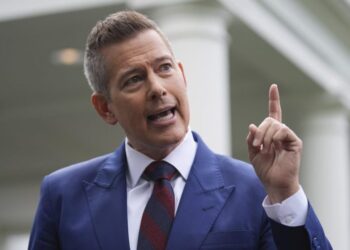 Duffy investigando la seguridad del sistema de tránsito de Charlotte después de la muerte de la mujer ucraniana