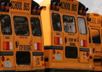 El autobús escolar declina dejar la tensión en los padres