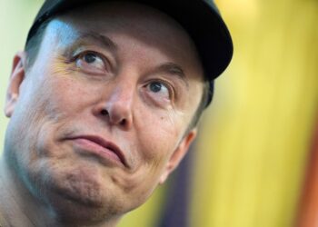 Por qué Tesla quiere hacer de Musk un billonario