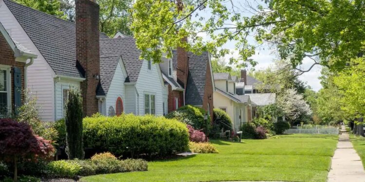 Las tasas hipotecarias más bajas impulsaron el inventario más bajo en agosto