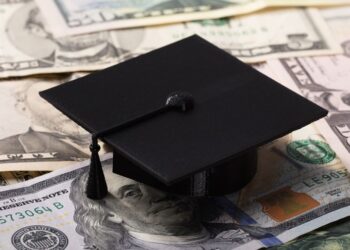 Las pausas de pago de préstamos estudiantiles se han duplicado desde el año pasado, dice Expert.