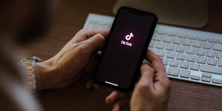 Cómo los pequeños minoristas prosperan en Tiktok │Connectcomm