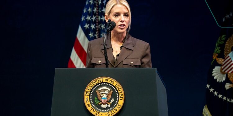 Sospechoso en Charlotte Light Rail Slaying acusado de delitos federales