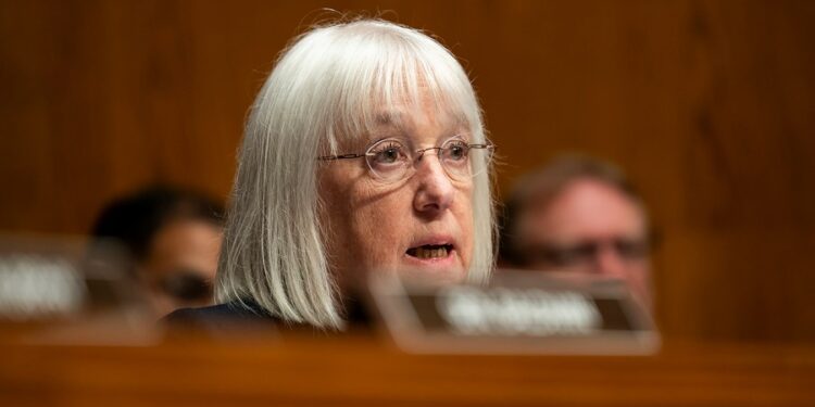 Los demócratas acusan a la administración Trump de bloquear más de $ 400B en fondos federales