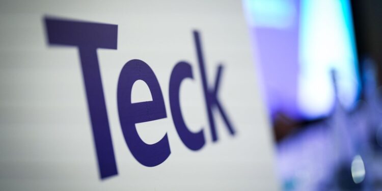 $ 70B Anglo-teck fusión se enfrenta a la revisión de Ottawa, los accionistas reaccionan positivamente