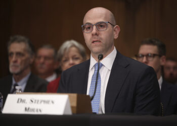 ‘Sin rutas libres de riesgos’: Fed reduce las tasas a medida que Trump aliado presiona el banco central para que se vaya más grande