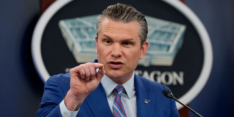 El Secretario de Defensa, Hegseth, requiere una nueva ‘compromiso’ para los reporteros del Pentágono: NPR