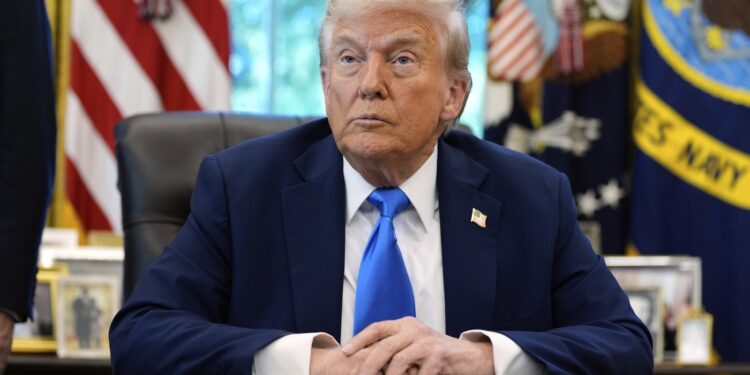 La nueva tarifa de $ 100k de Trump en visas H-1B dañará a las compañías tecnológicas: NPR