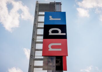 NPR recorta $ 5 millones a medida que las estaciones de radio públicas luchan por pagar facturas: NPR