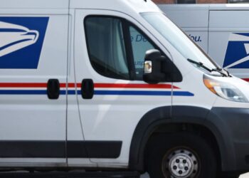 El tráfico postal para nosotros cae más del 80% después de que termina la regla de exención comercial, la agencia de la ONU dice: NPR