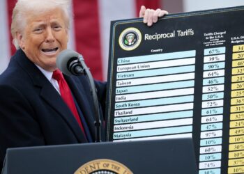 La Corte Suprema acuerda escuchar un desafío a algunos de los aranceles radicales de Trump: NPR