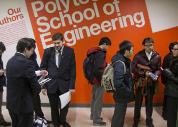 La desaceleración del mercado laboral está llegando duro a los graduados universitarios recientes