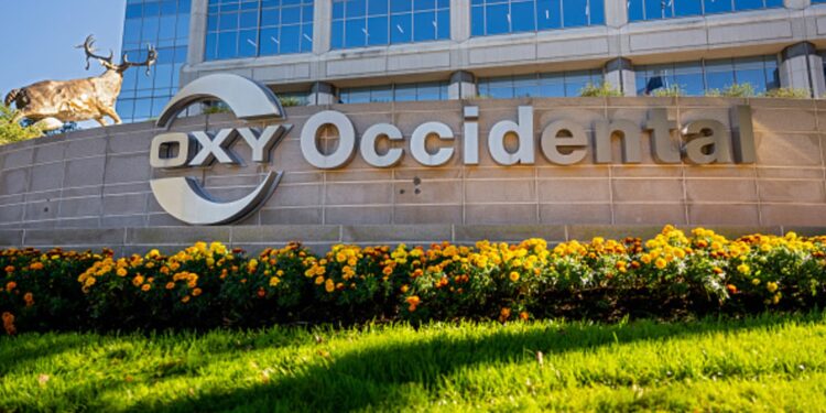 Acciones que realizan los movimientos más grandes Premarket: Oxy, Lac, Fico