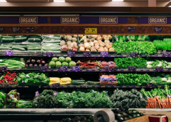 Acciones que realizan los mayores movimientos al mediodía: ACI, NVA, WFC, PII