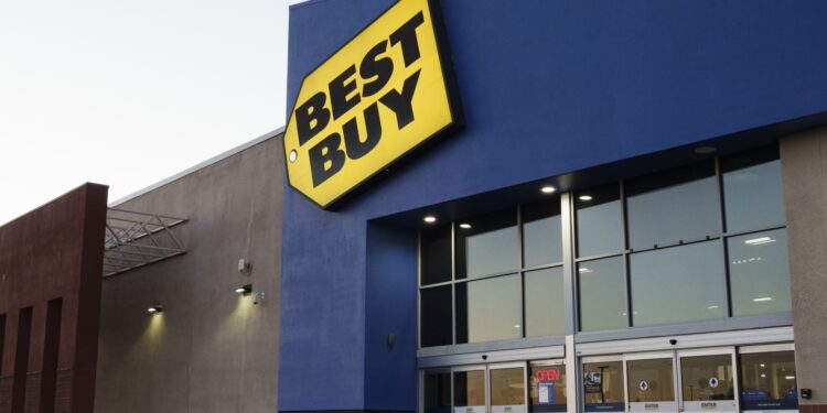 Best Buy está configurado para fuertes ganancias a medida que mejora el impulso, según las listas