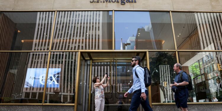 Acciones que realizan los mayores movimientos antes de la comercialización: JPM, GS, GM, UUUU