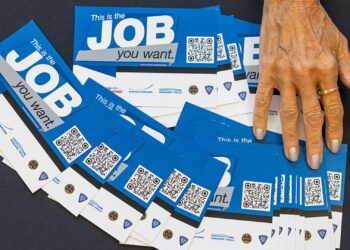 El sector privado creó casi 15.000 puestos de trabajo por semana durante el mes pasado, según muestran datos preliminares de ADP.