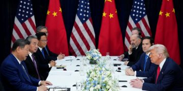 Trump reduce los aranceles sobre el fentanilo a China al 10% mientras Beijing retrasa las restricciones a las tierras raras