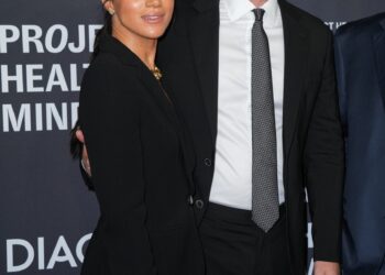 El príncipe Harry y Meghan Markle revelan sus mayores temores sobre la crianza de los hijos mientras viajan a la ciudad de Nueva York para aceptar el premio humanitario divisivo