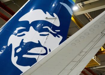 Alaska Airlines reanuda operaciones después de que una falla informática dejara sus vuelos en tierra durante horas