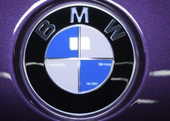 BMW recuerda más de 145,000 vehículos por riesgo de incendio de entrantes sobrecalentados