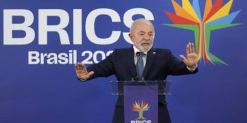 Trump se reúne con el líder brasileño Lula en Malasia en medio de tensiones comerciales
