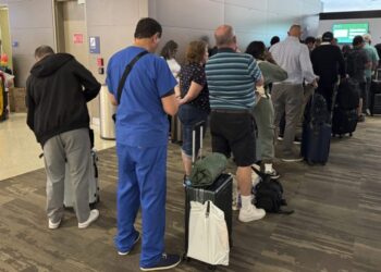 Estos son los aeropuertos que sufren escasez de personal debido al cierre del gobierno