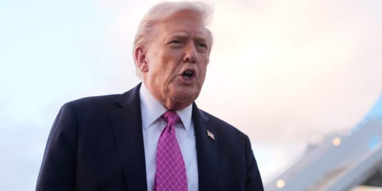 Trump firma orden que amplía el alivio arancelario a los automóviles