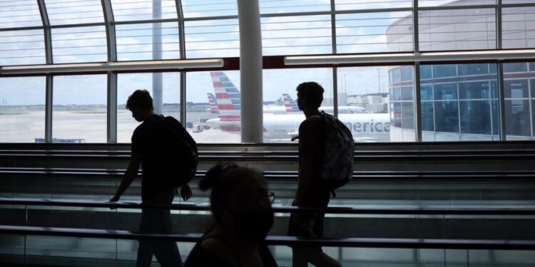 ¿Vuelo retrasado o cancelado durante el cierre del gobierno? Esto es lo que debes hacer