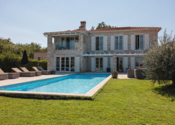 ¿Es más difícil vender una casa con una piscina?