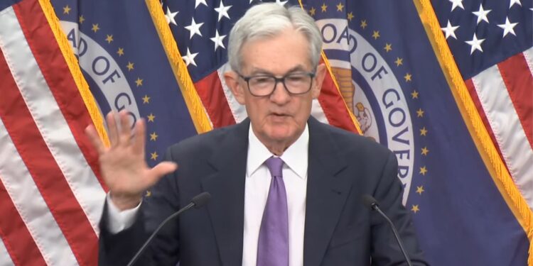 Las tasas hipotecarias aumentan mientras Powell advierte que el recorte de tasas de diciembre es dudoso