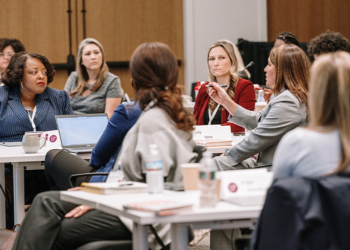 El paradigma de la paridad ayuda a cerrar la brecha de liderazgo de género en los REIT