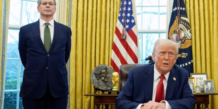 La administración Trump sanciona a las compañías petroleras rusas mientras las conversaciones de paz se estancan
