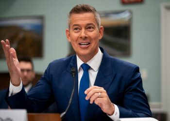 Duffy: Los controladores de tráfico aéreo ‘se están agotando’ a medida que el cierre del gobierno llega al día 26