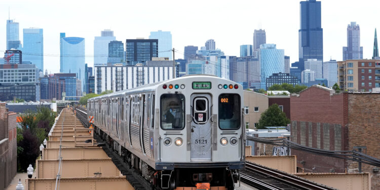 Trump apunta a Chicago Transit Money en la última salva de lucha contra el cierre